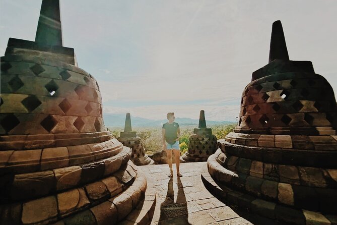 Yogyakarta: Borobudur Temple Climb Up and Prambanan Temple Tour - Prambanan and the power of a different tradition