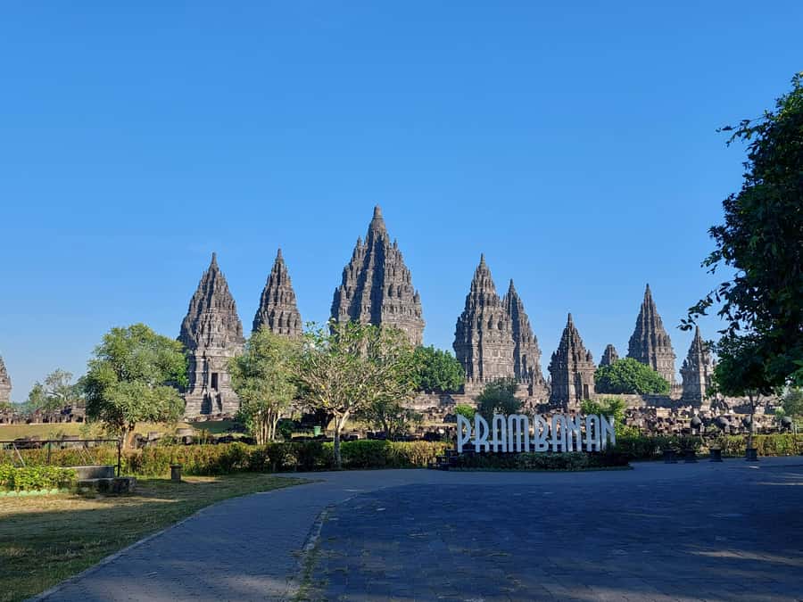 Yogyakarta: Prambanan Temple Morning Tour and Palace Tour - Exploring the Sultan’s Palace in a living royal compound