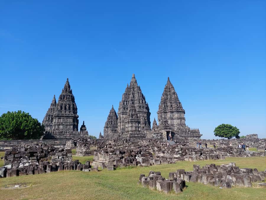 Yogyakarta: Prambanan Temple Morning Tour and Palace Tour - Transport, pickup areas, and the shape of the day