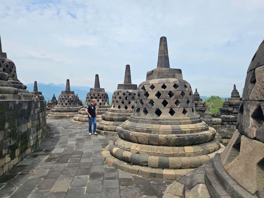 Yogyakarta; Sunrise from Borobudur Temple & Prambanan Guided - What the temple guides add