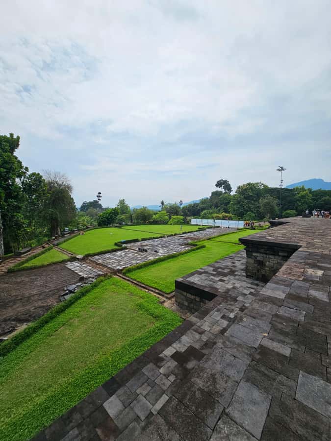 Yogyakarta; Sunrise from Borobudur Temple & Prambanan Guided - Rain, crowds, and the best expectations
